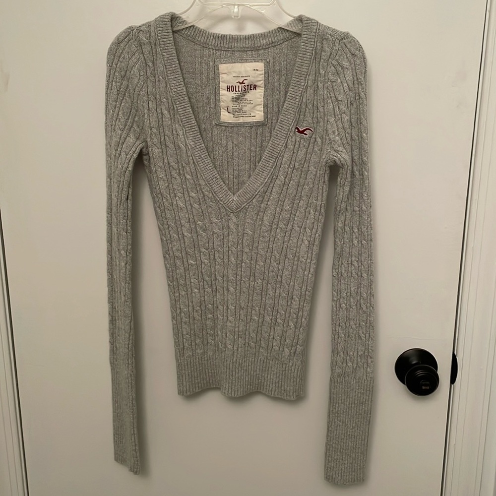 Fits like Juniors gray Hollister sweater